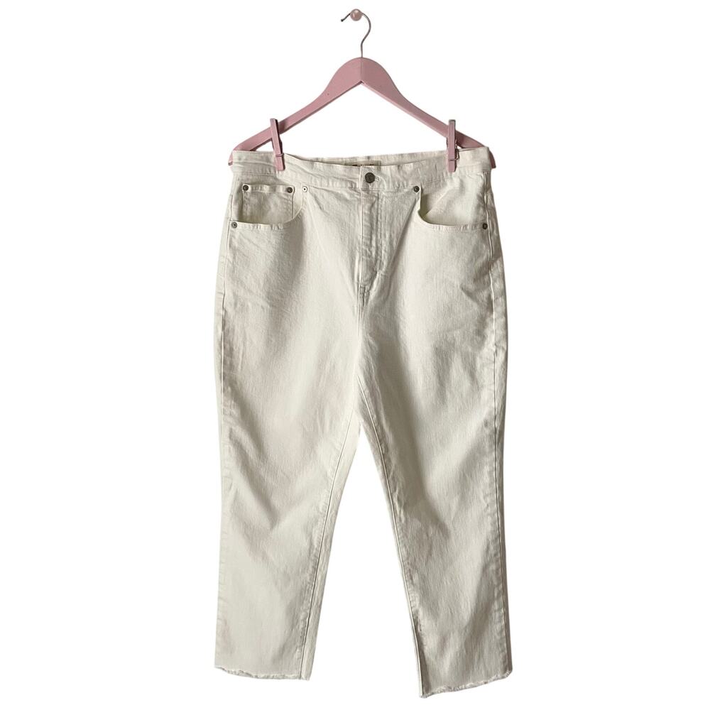 Madewell “The High-Rise Slim Crop Boyjean” in white
